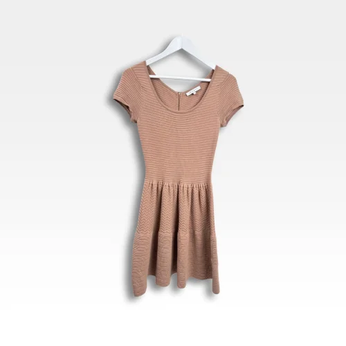 Robe patineuse nude texturée