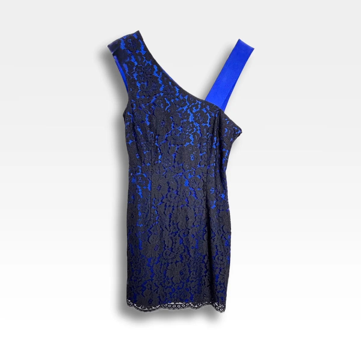 Robe asymétrique en dentelle